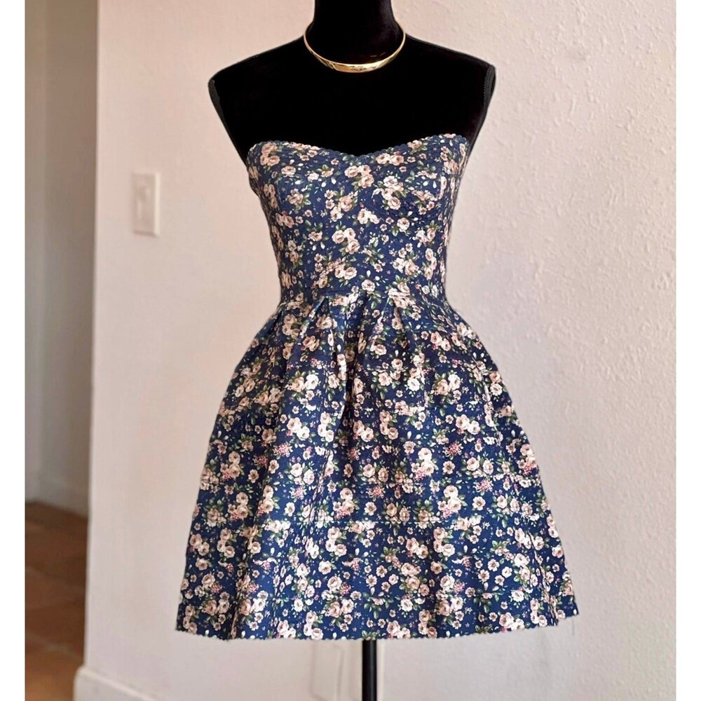 Sans souci sweetheart neckline strapless floral mini dress